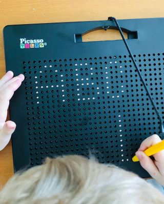 Magnetická kreslící tabulka od @picassotiles 👍 Podpora kreativity, trénink oko-ruka, základy geometrie, učení psaní i...